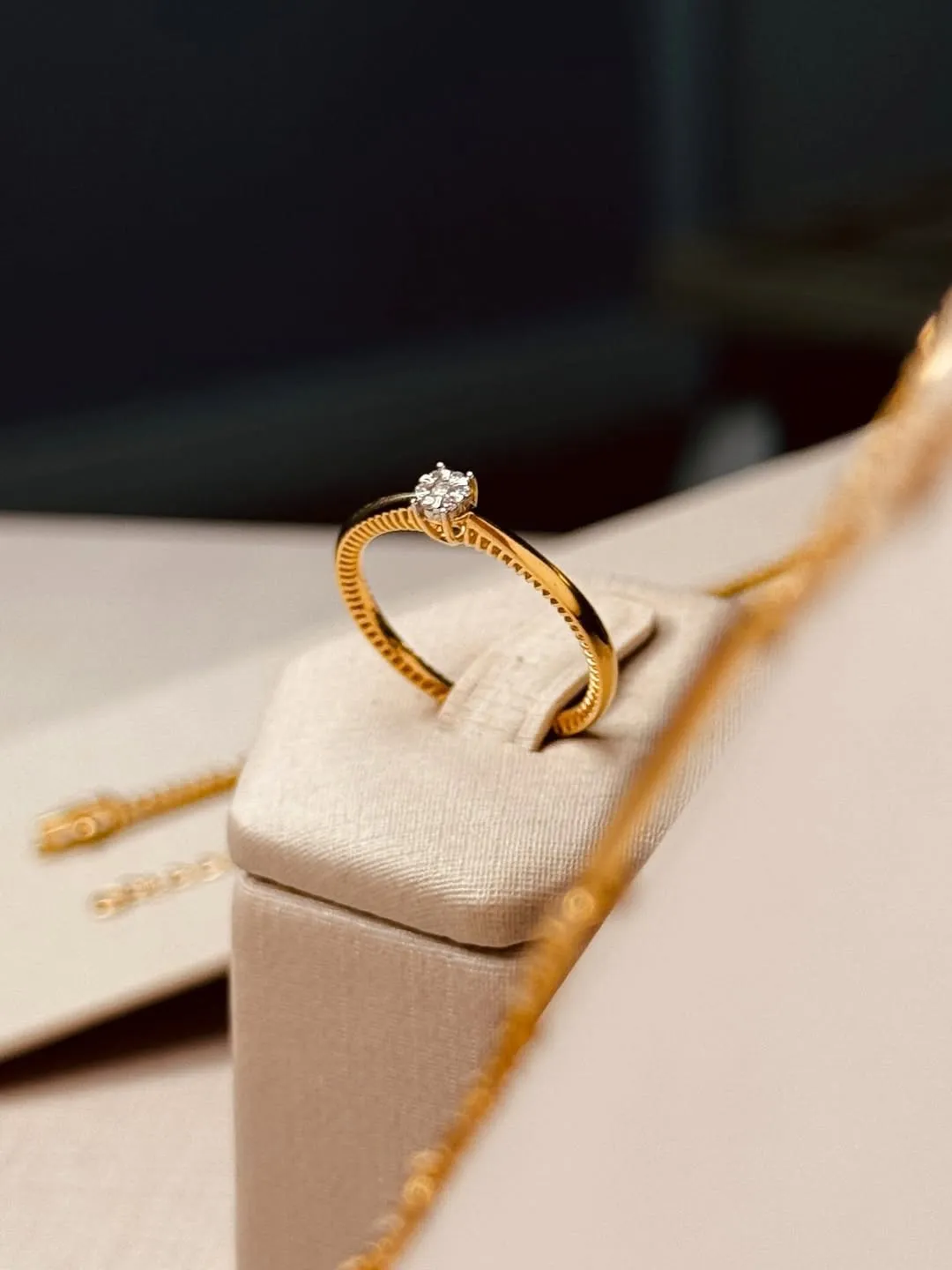 Anel elegante da J Joias
