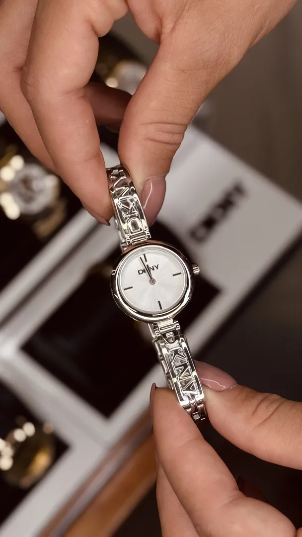 Relógio feminino elegante